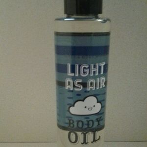 bath and body works Light as Air body oil